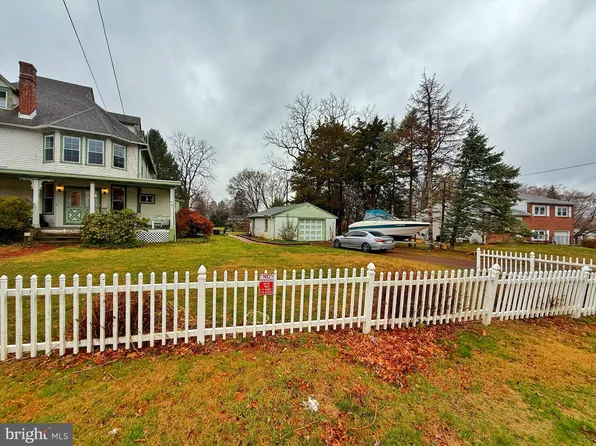 1032 Sunset Ln, Bensalem, PA 19020