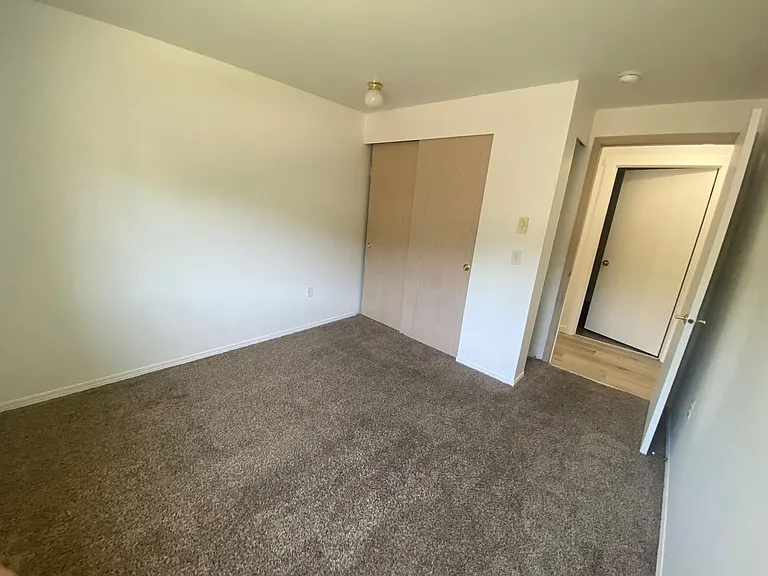 445 Carter Ave — Photo 16