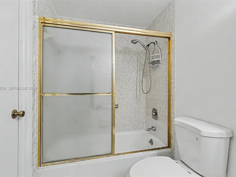 4330 Hillcrest Dr #405 — Photo 27