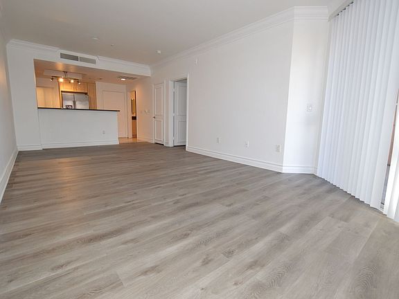 4th image of 220 E Flamingo Rd Unit 303