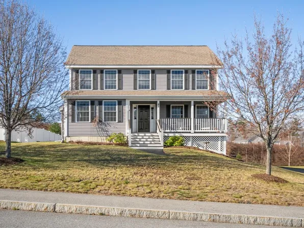 45 Crawford Lane, Hooksett, NH 03106