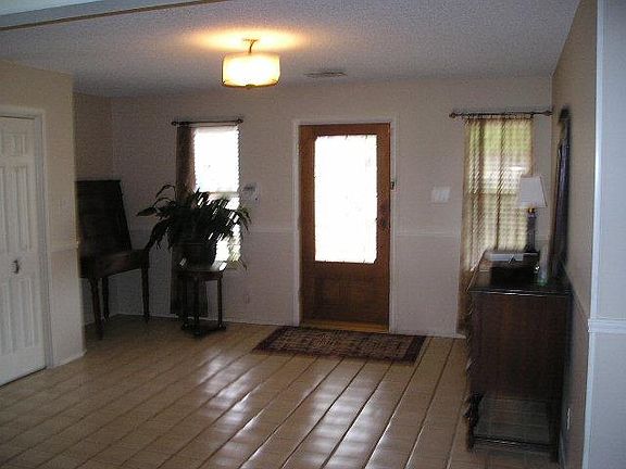 3rd image of 505 Mountain Top Dr