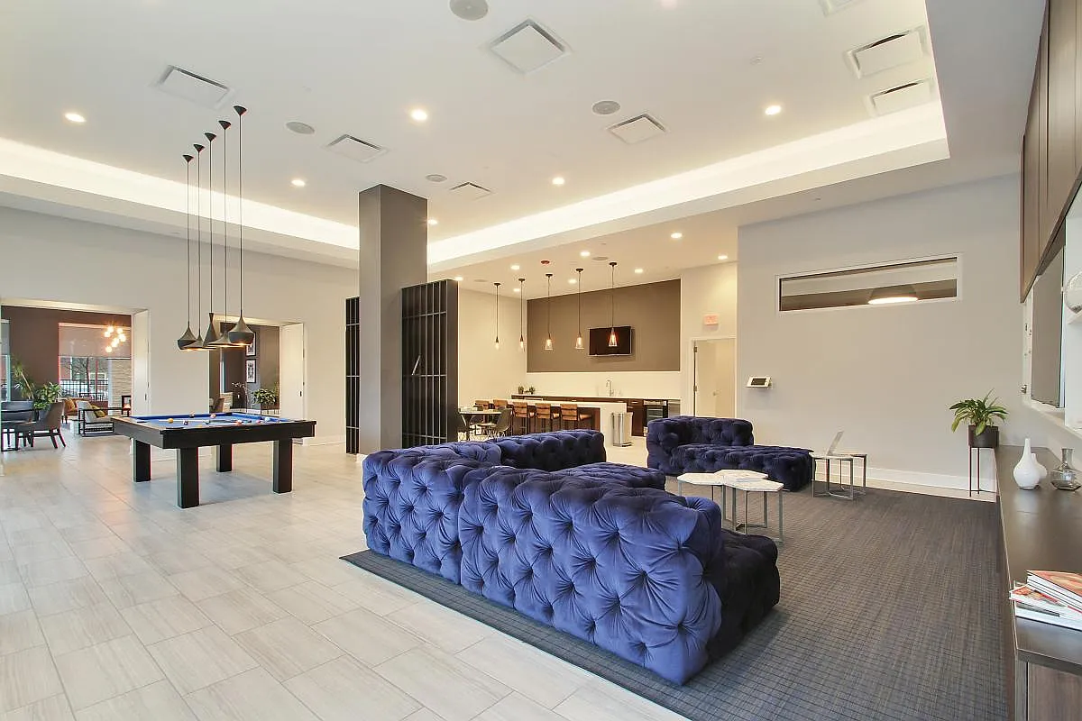 Midtown Square Apartments — Photo 4