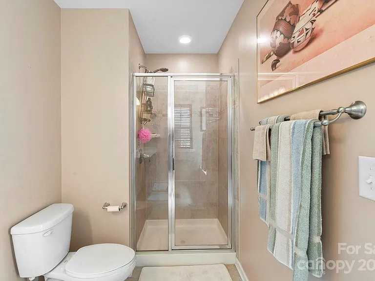 5009 Mockernut Ln — Photo 4