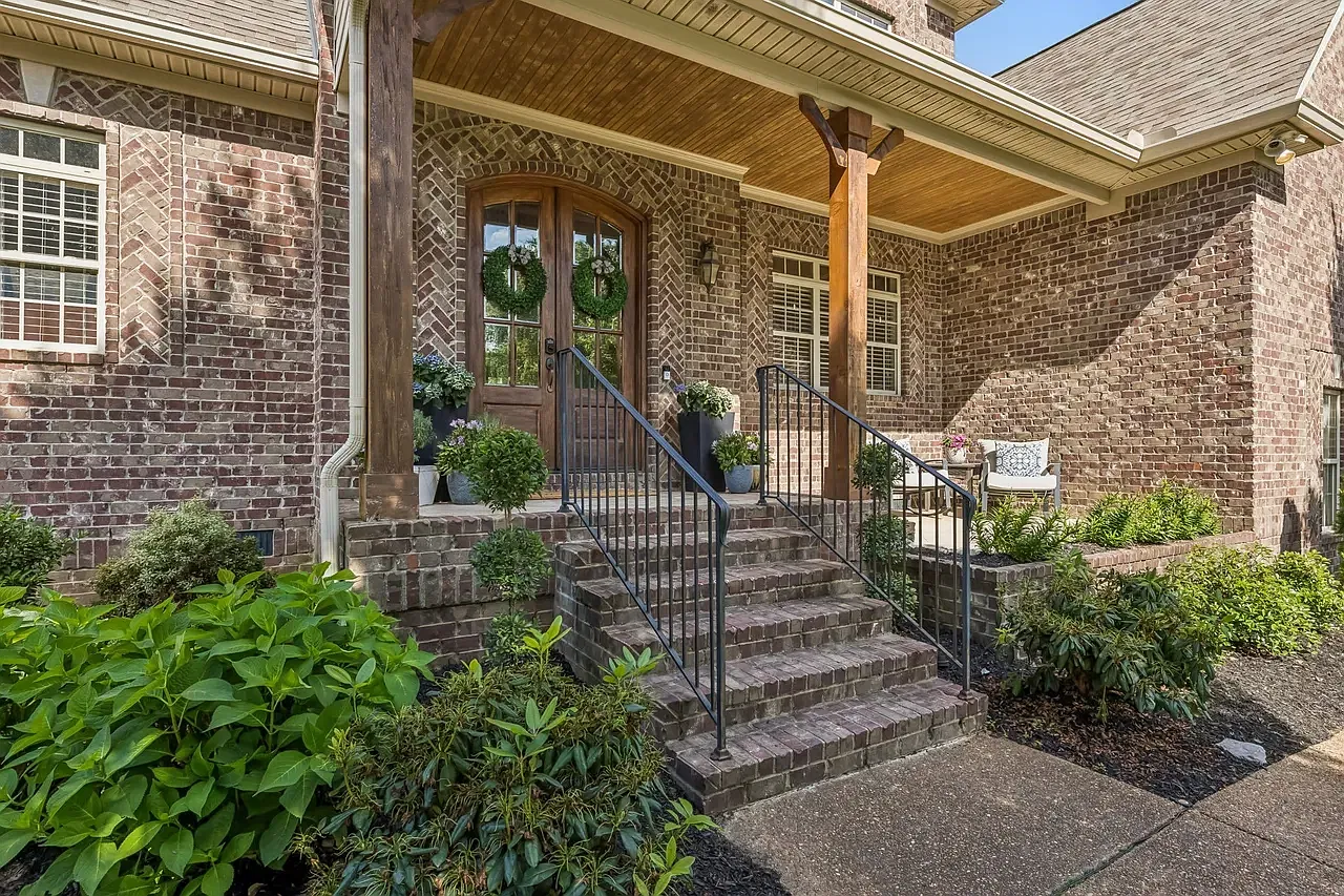 4 bed, 3974 sqft, $3,995 — Photo 3