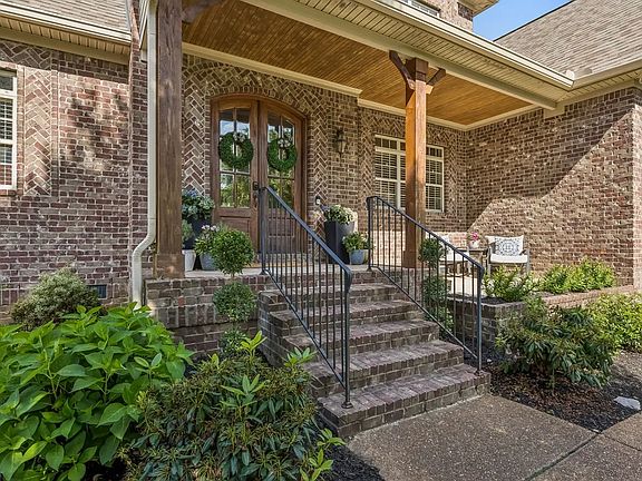 3rd image of 1039 Alice Springs Cir