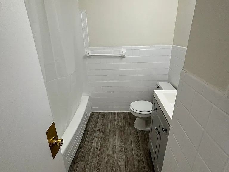 321 Chapel Ave #B — Photo 4