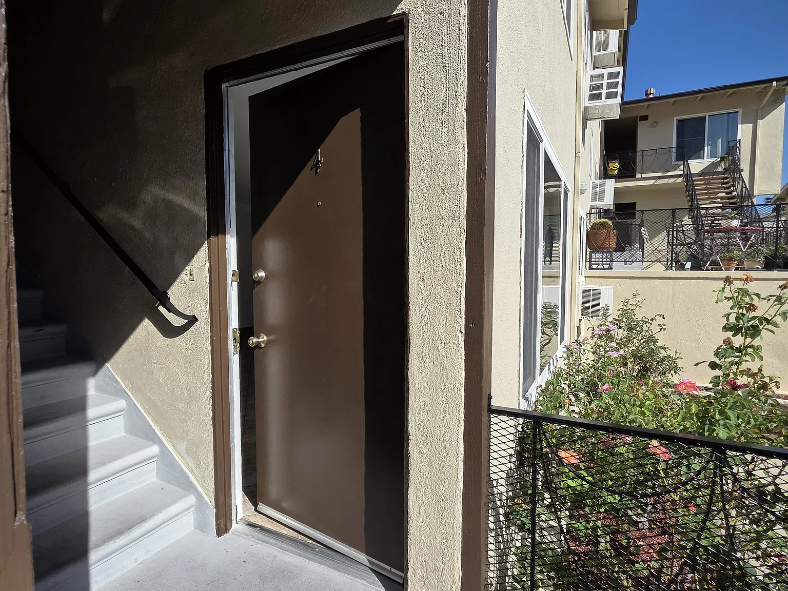 1 bed, 700 sqft, $2,100 — Photo 1