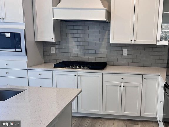 2nd image of 29291 Oxford Dr