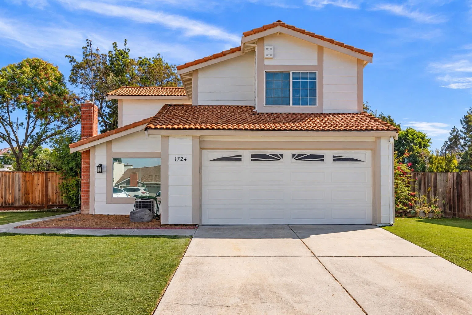4 bed, 1599 sqft, $4,795 — Photo 1
