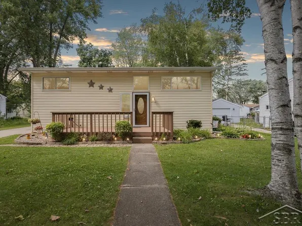 4503 Paine Dr, Midland, MI 48642