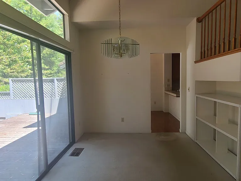 211 Kingswood Ct — Photo 5