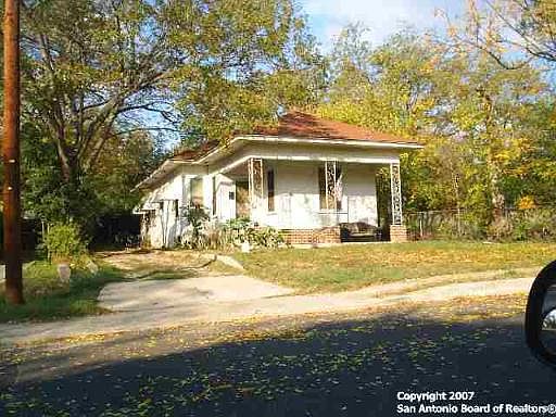 1st image of 131 W DULLNIG CT