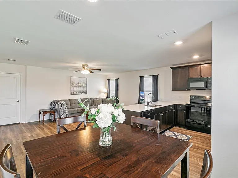 720 Autumnwood Way — Photo 9