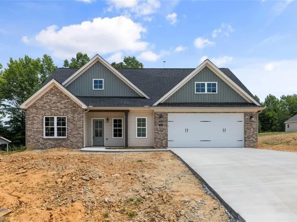712 Cedar Dr, Winston Salem, NC 27107