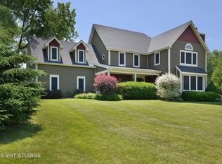 3N486 Coulter Ln, St Charles, IL 60175