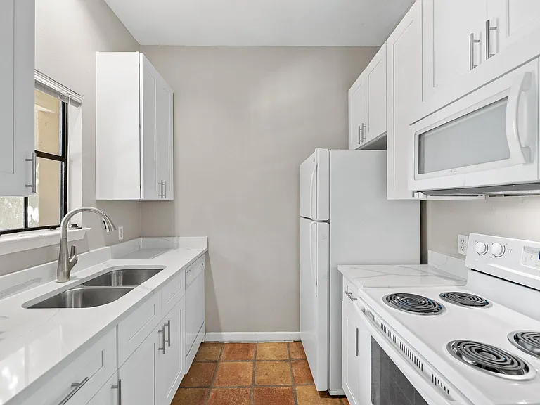 712 Graham Pl #203 — Photo 7