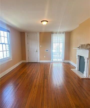 4th image of 1242 Louisa St