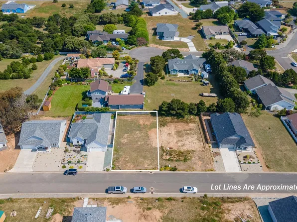 798 Spyglass Dr, Bandon, OR 97411