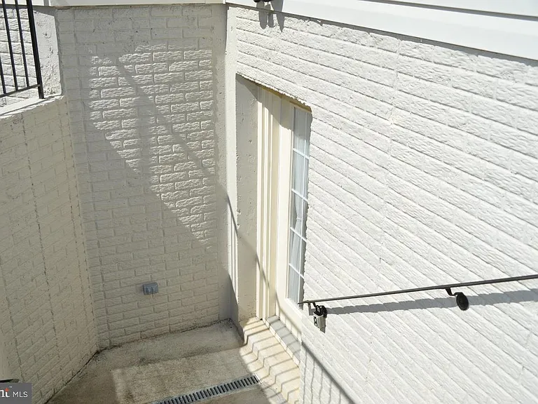 7582 Venture Dr — Photo 2