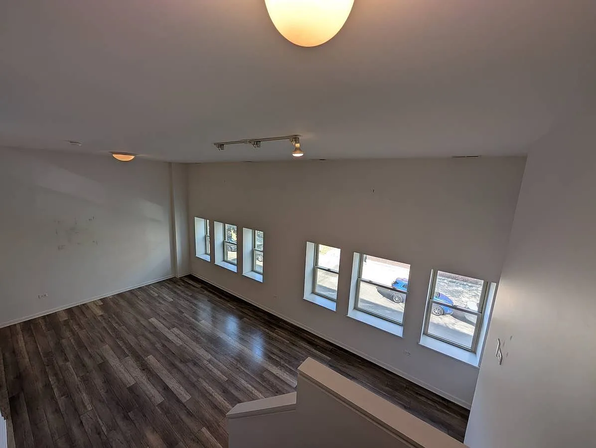 3 bed, $3,000 — Photo 1