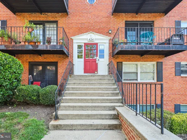 434 N Armistead St APT 304, Alexandria, VA 22312