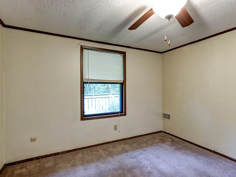 Easton Ridge Apartments — Photo 13