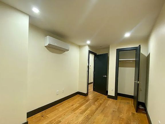 4th image of 756 Putnam Ave Floor 1