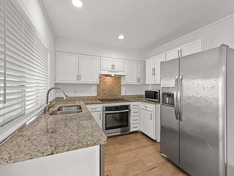 2029 Greenwood Rd — Photo 7