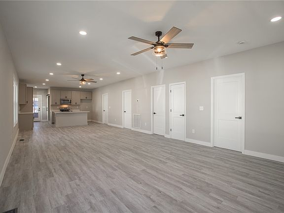 5th image of 929 E Whitner St