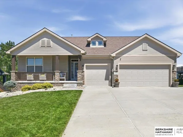 12126 Elmwood Dr, Bennington, NE 68007