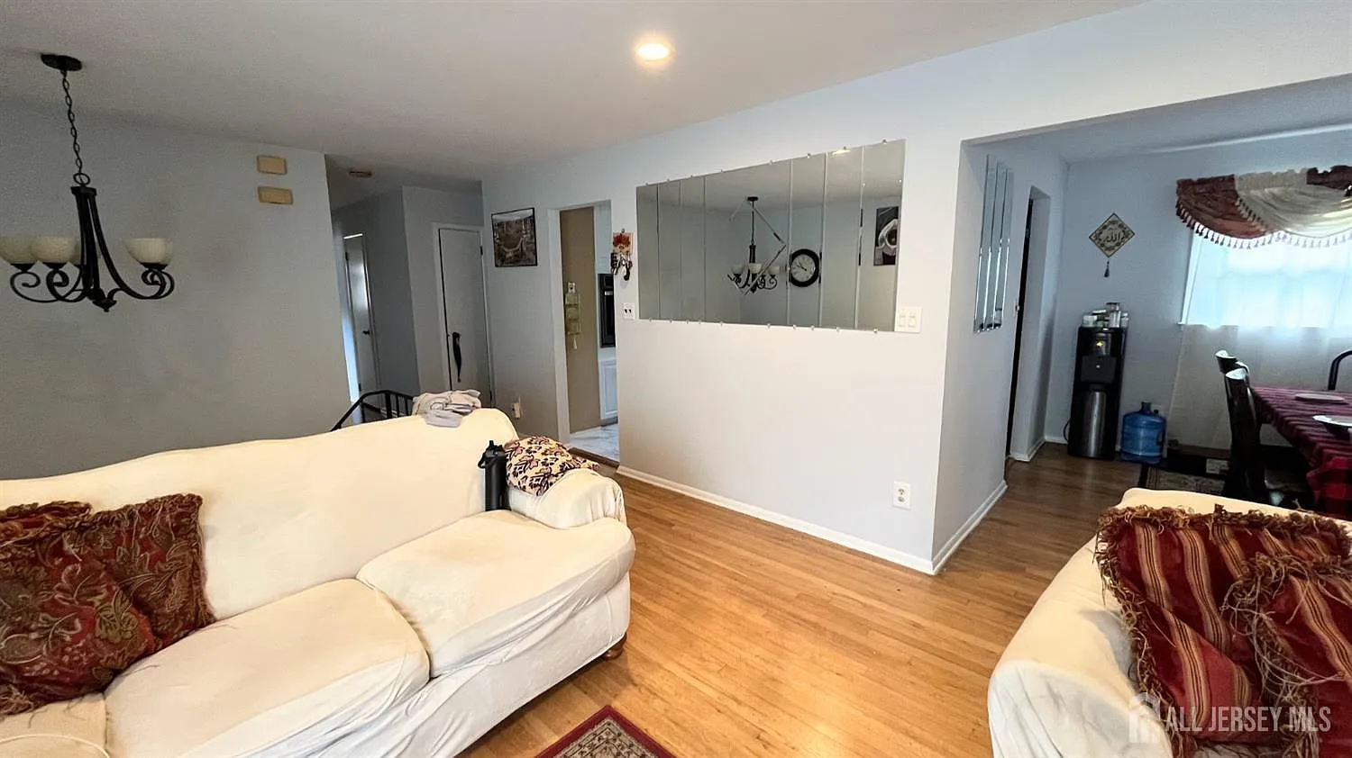 5 bed, 3.0 bath, 2512 sqft, $4,000 — Photo 3