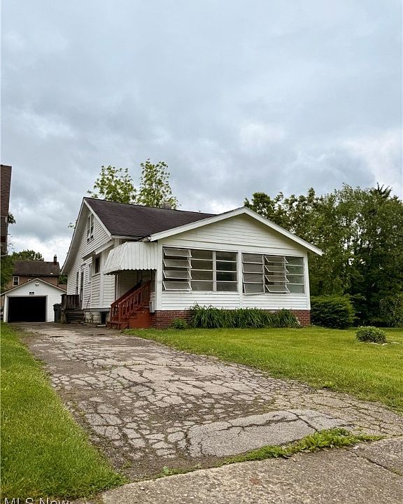 1st image of 537 W Ravenwood Ave