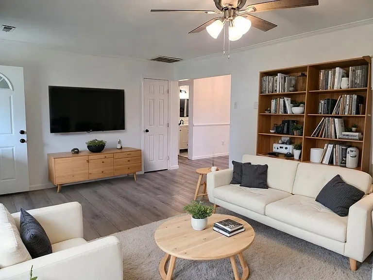 932 Gossman Dr — Photo 2