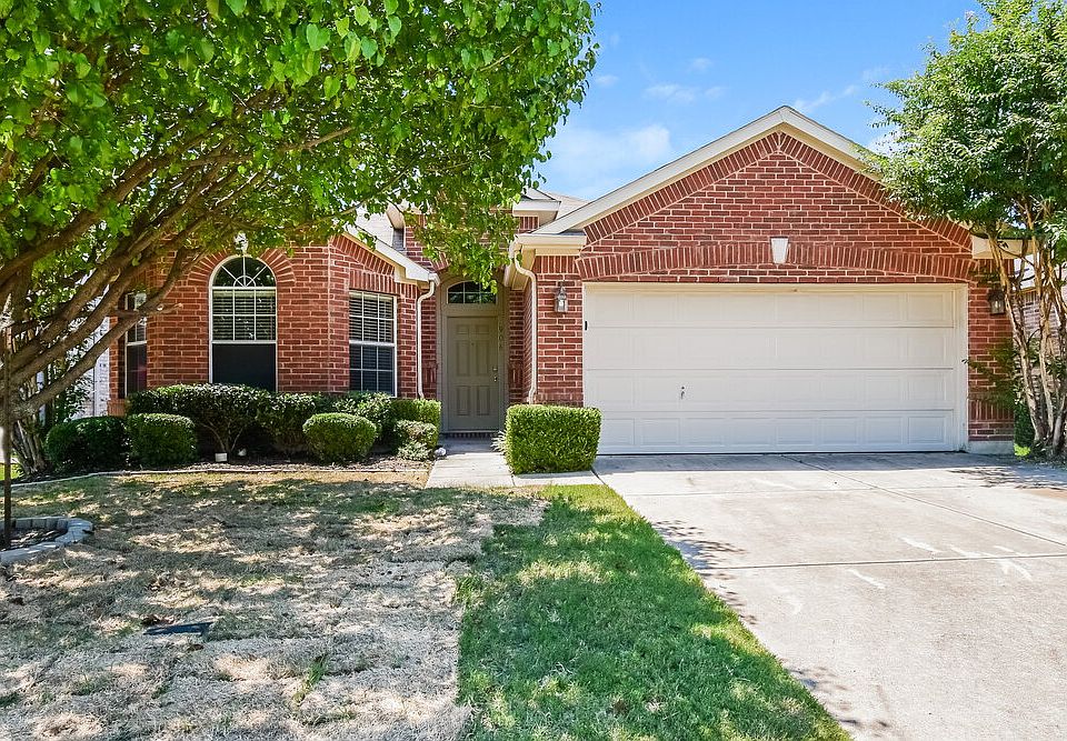 1st image of 906 Oak Hollow Ln