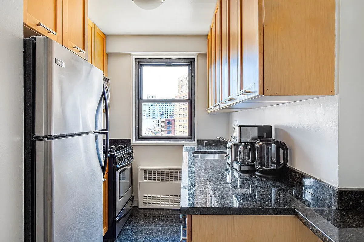 145 4th Ave — Photo 3
