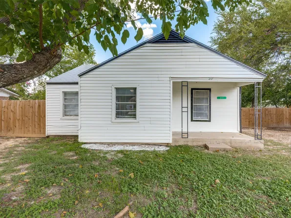 217 Ridgeway Ave, Azle, TX 76020