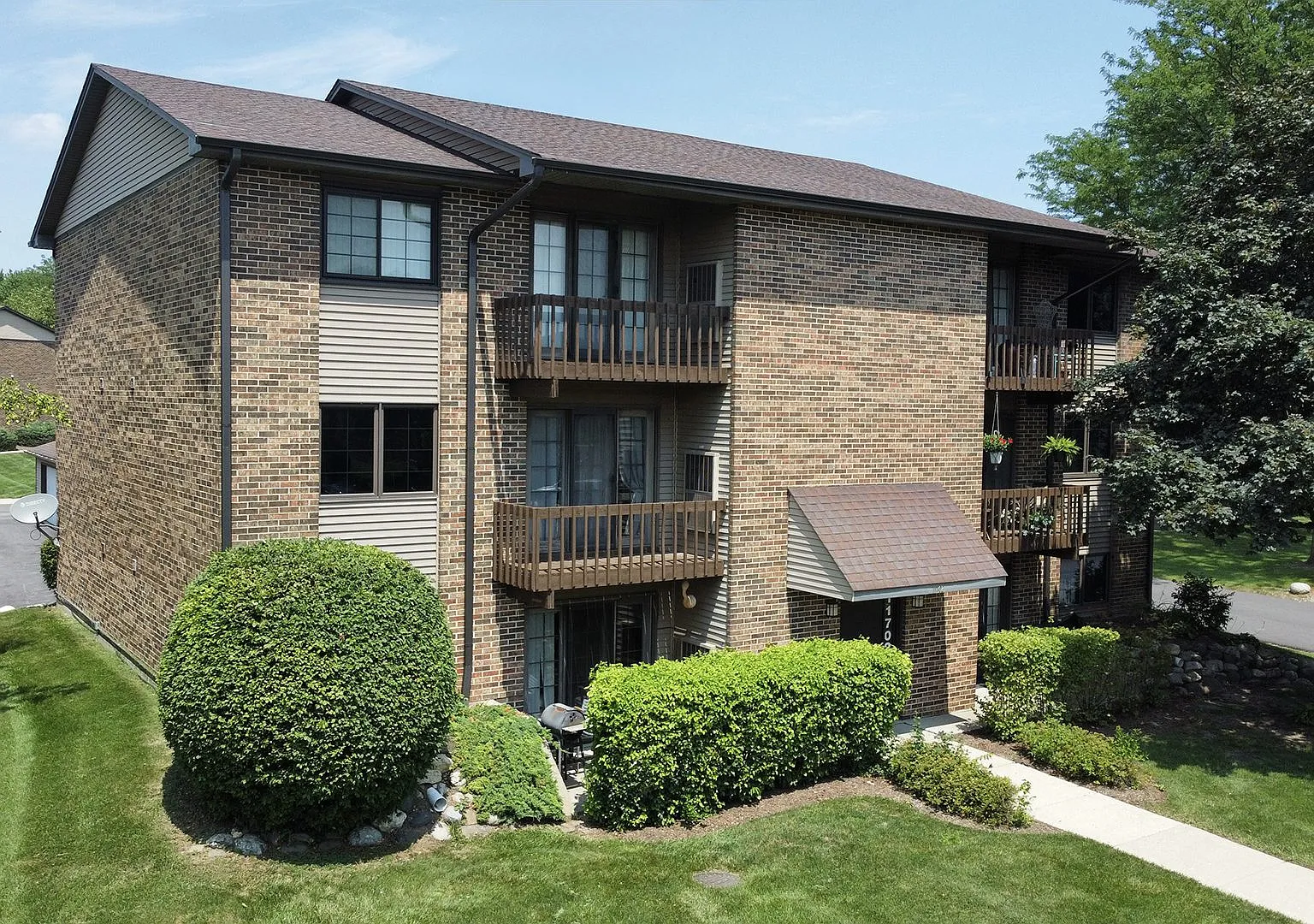 Woodcreek Apartments — Photo 2