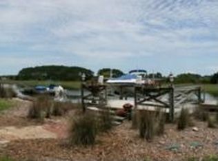 28 N Calibogue Cay Rd, Hilton Head Island, SC 29928