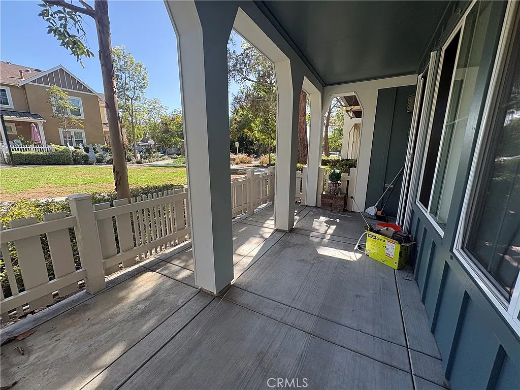 3 bed, 2.5 bath, 1578 sqft, $4,250 — Photo 2