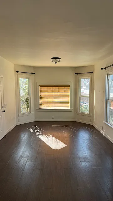 2 bed, 1100 sqft, $3,200 — Photo 2