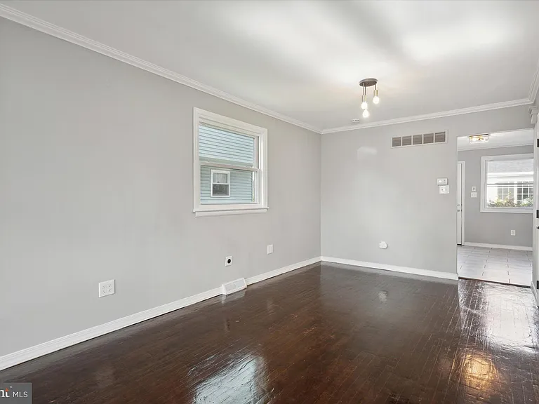 725 Mount Vernon Ave — Photo 6