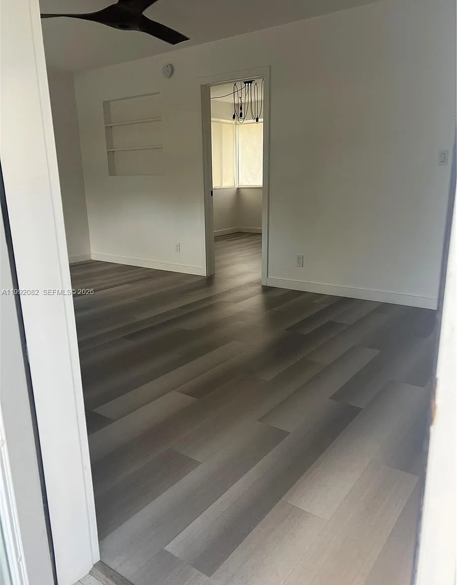 Las Olas Walk Condo — Photo 4