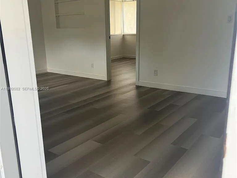 225 SE 16th Ave #3 — Photo 17