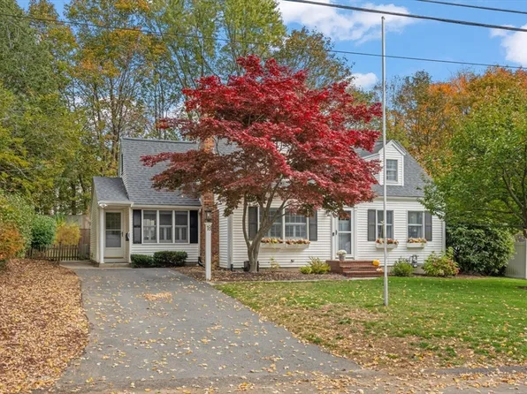 18 Laurel Rd, Norwood, MA 02062