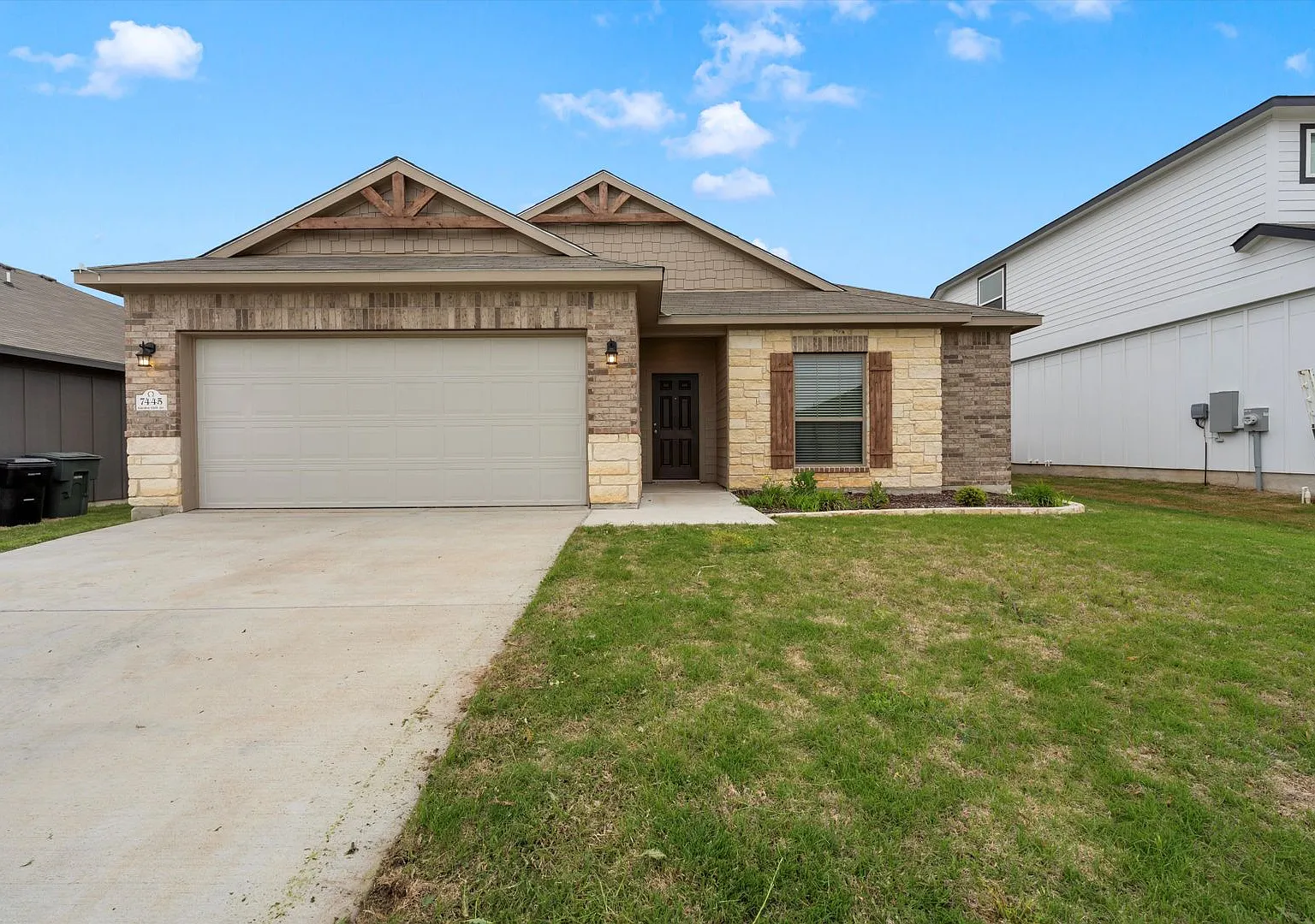Available Now! Beautiful 3 Bedroom Home Located In Temple, Texas! — Photo 2
