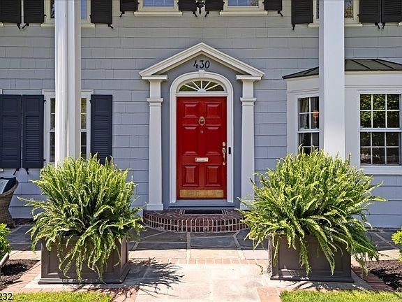 4th image of 430 Ridgewood Ave