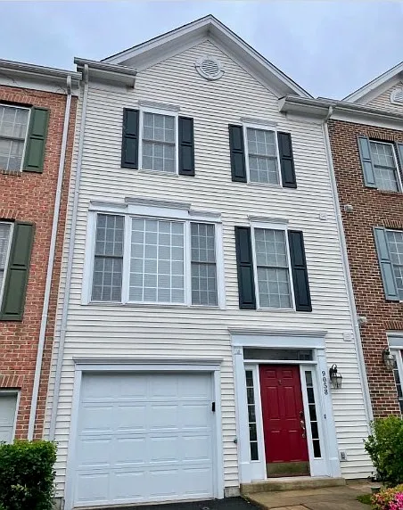 9058 Two Bays Rd — Photo 1