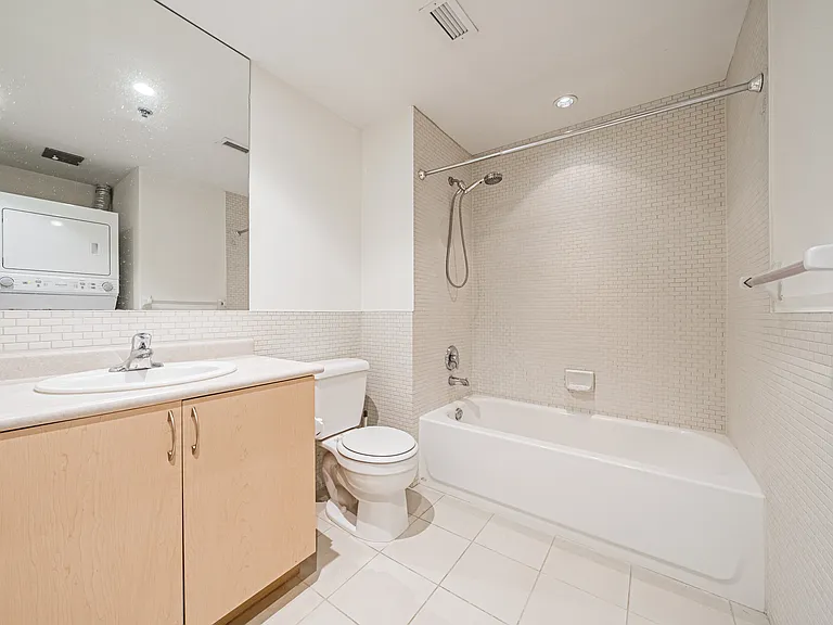 1425 Bayview Ave — Photo 15