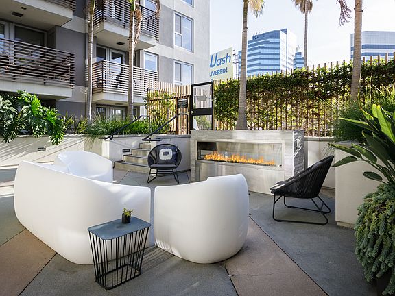 4th image of 12035 Wilshire Blvd #Penthouse 706